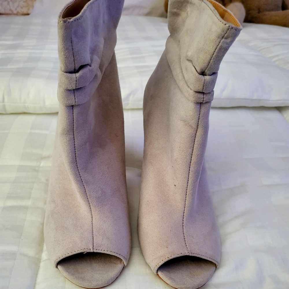 Express tan botties size 8